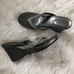 🍎 5 for $20 bundle item Flip Flops Rhinestones 8